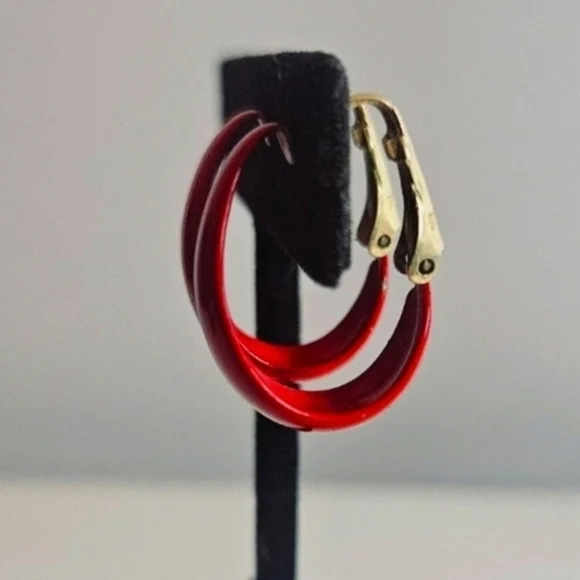 🔥3/$20 Vintage Trifari Red Earrings - Picture 3 of 8